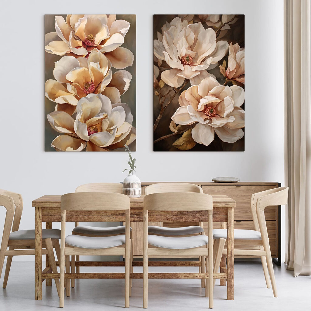 Fiori lungo rami scuri in un ambiente