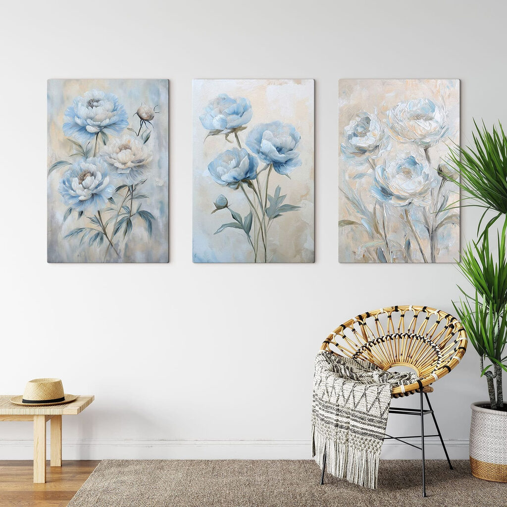 Fiori blu dipinti in un ambiente
