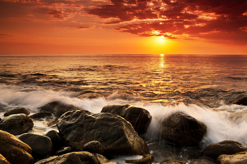 Tramonto sopra le rocce — design completo