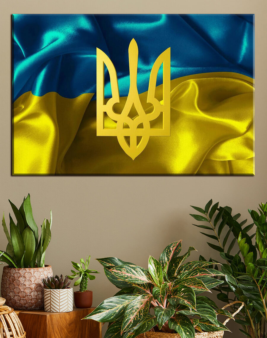 Bandiera ucraina con tridente in un ambiente