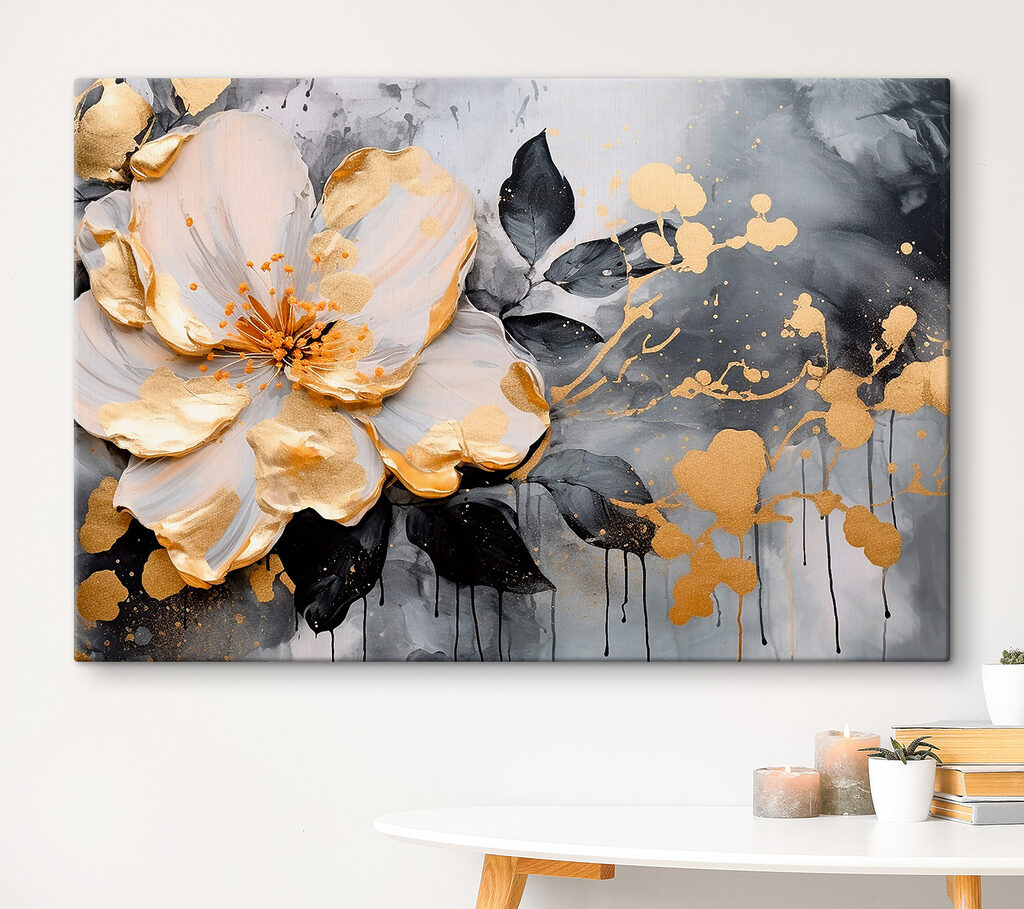 Fiore bianco tra l’oro in un ambiente