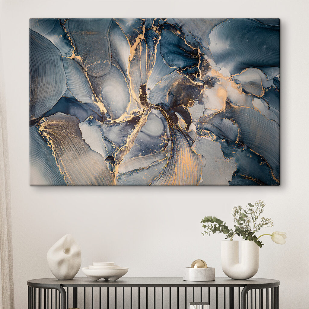 Crepe d’oro sul blu-grigio in un ambiente