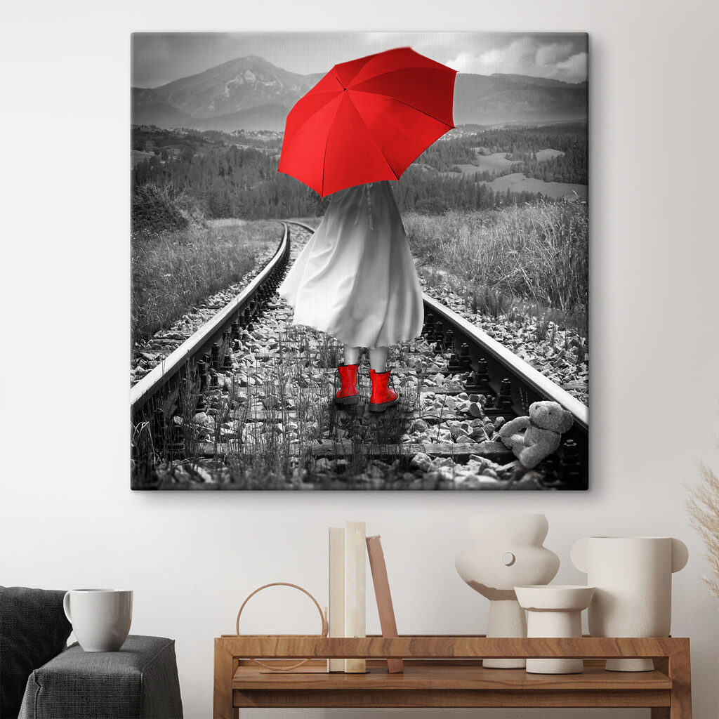 Ombrello rosso sui binari — ambiente 2
