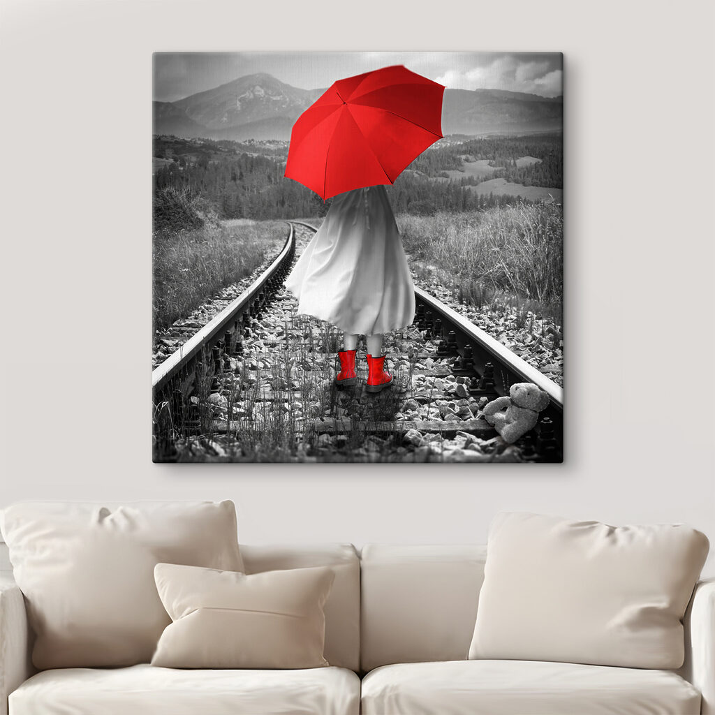 Ombrello rosso sui binari — ambiente 1
