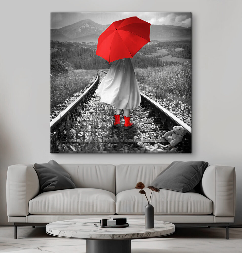 Ombrello rosso sui binari — ambiente 3