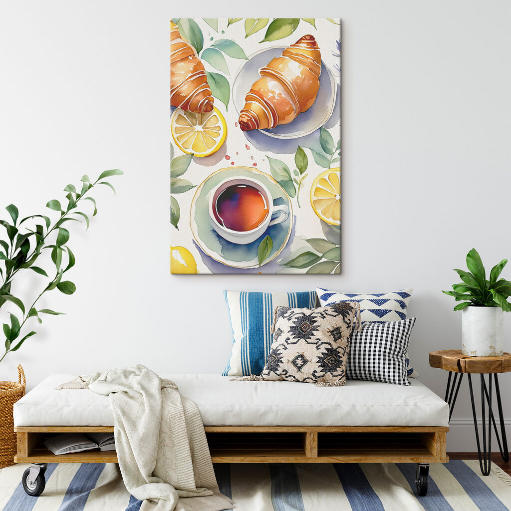 Croissant, tè e limone in un ambiente