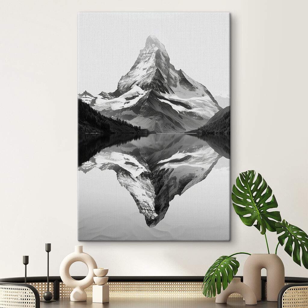 Montagna riflessa in bianconero — ambiente 2