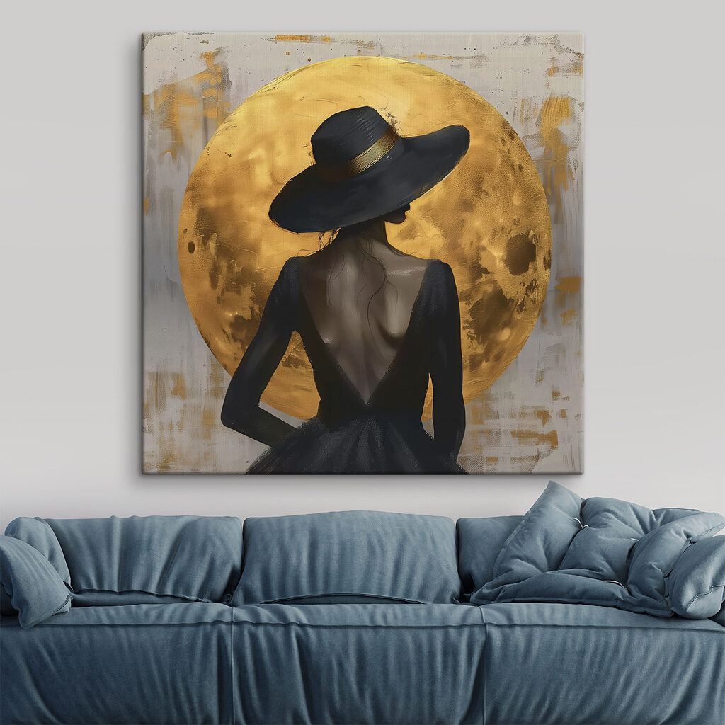 Cappello nero e luna in un ambiente