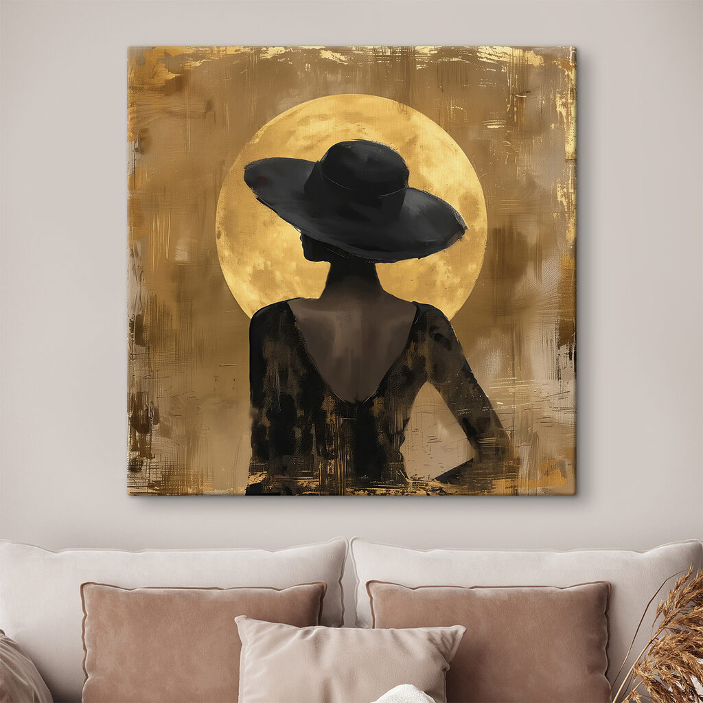 Cappello tra toni dorati — ambiente 2