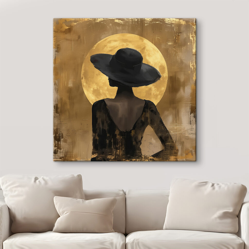 Cappello tra toni dorati — ambiente 1