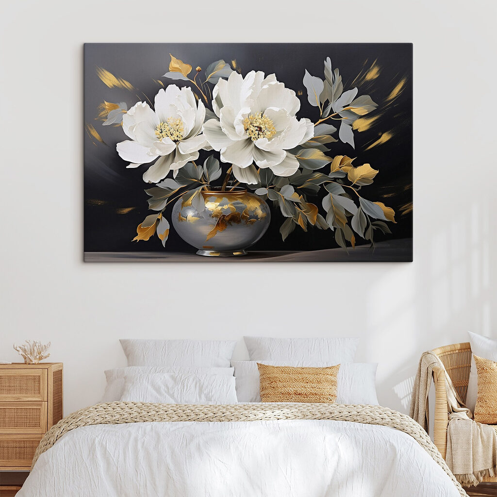 Fiori bianchi, vaso dorato in un ambiente