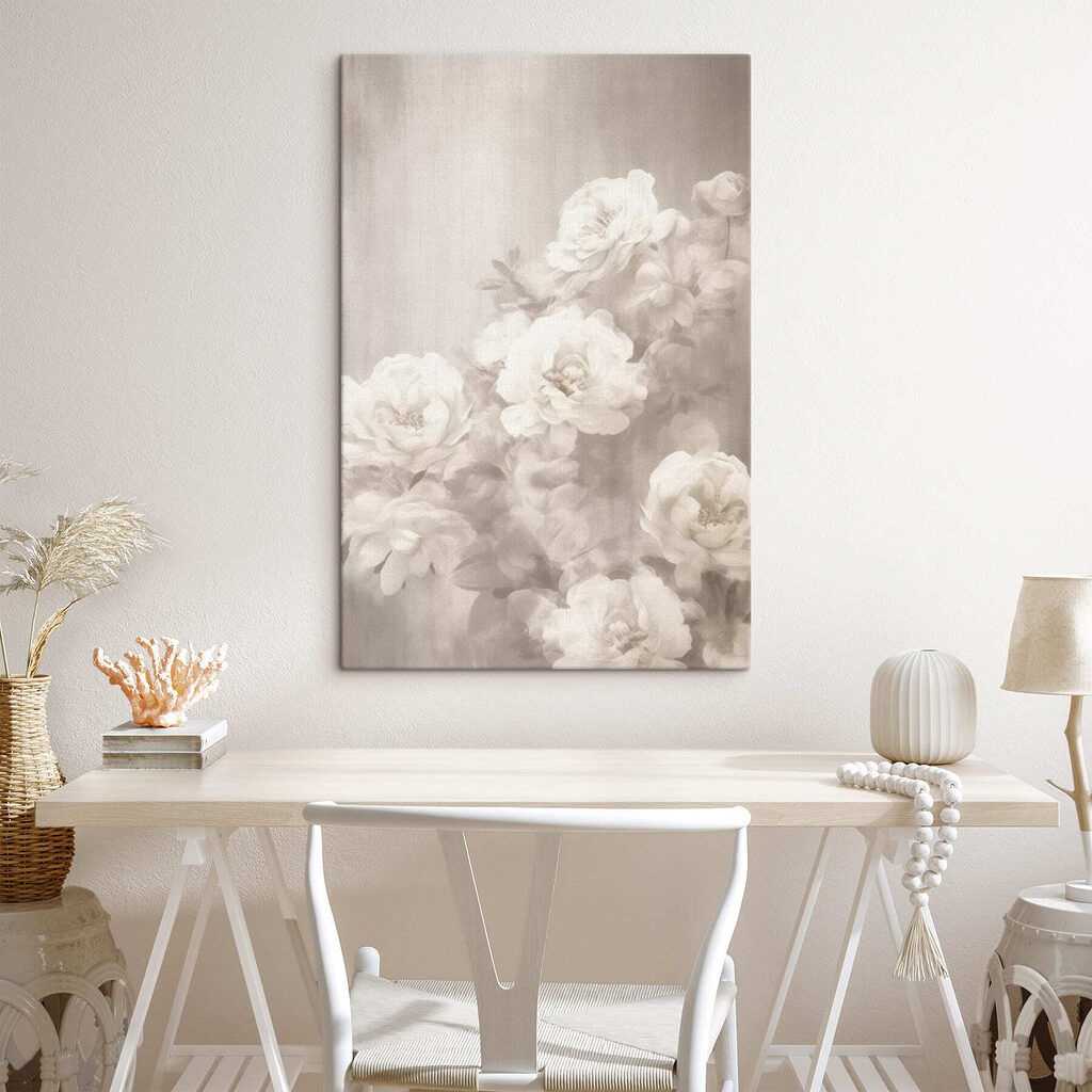 Rose bianche tra veli — ambiente 1