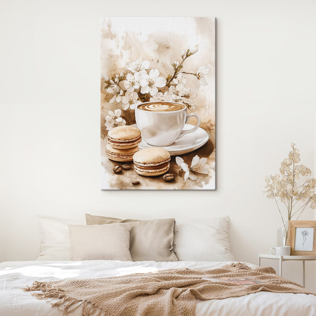 Macarons accanto al caffè in un ambiente