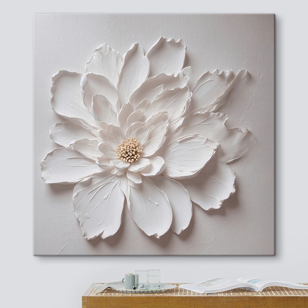 Grande fiore bianco in un ambiente