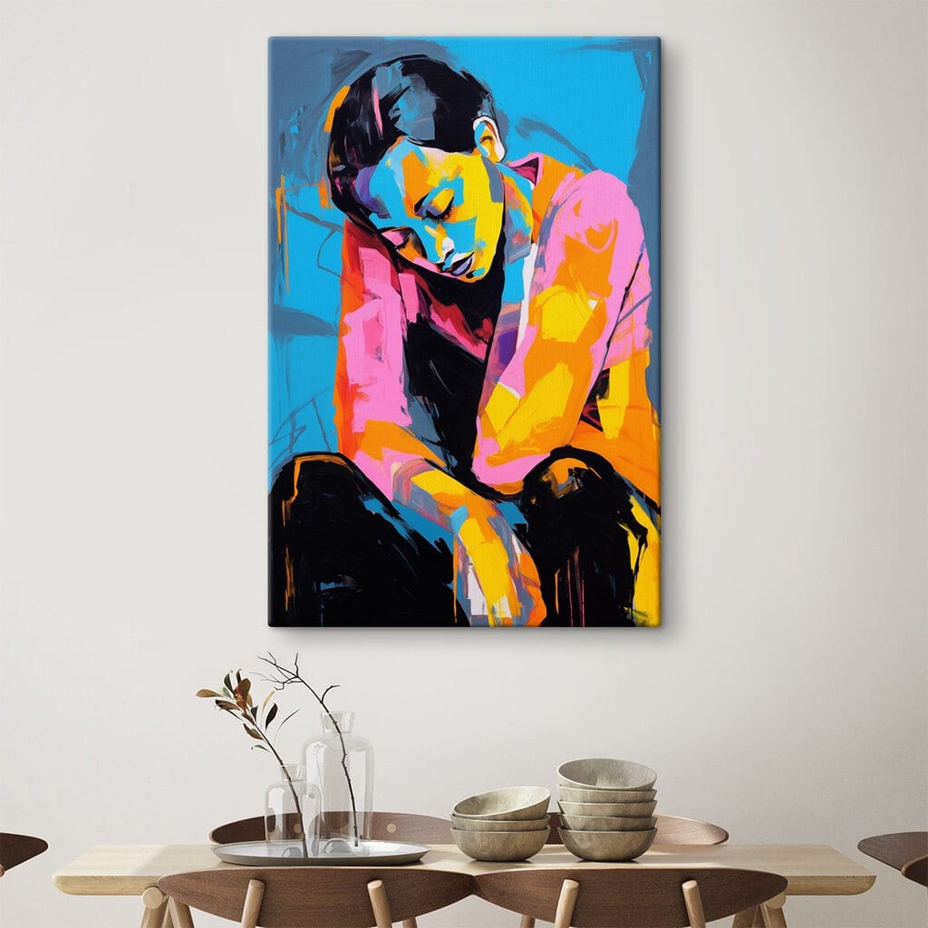 Figura seduta tra colori — ambiente 2