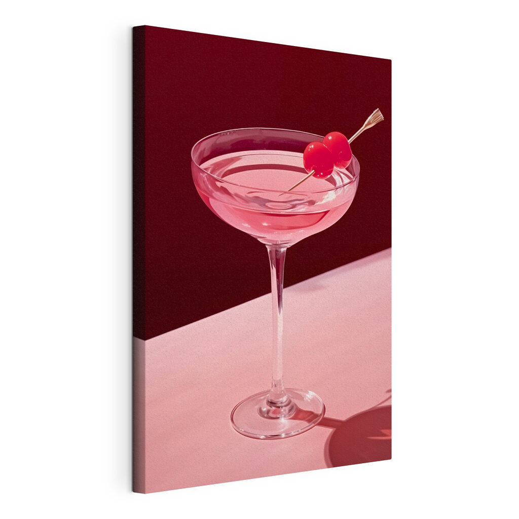 Cocktail rosa con ciliegia, tela tesa e bordo avvolto
