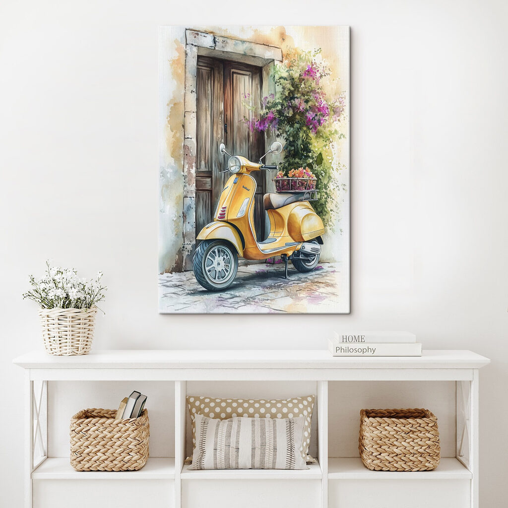 Scooter giallo al portone — ambiente 2
