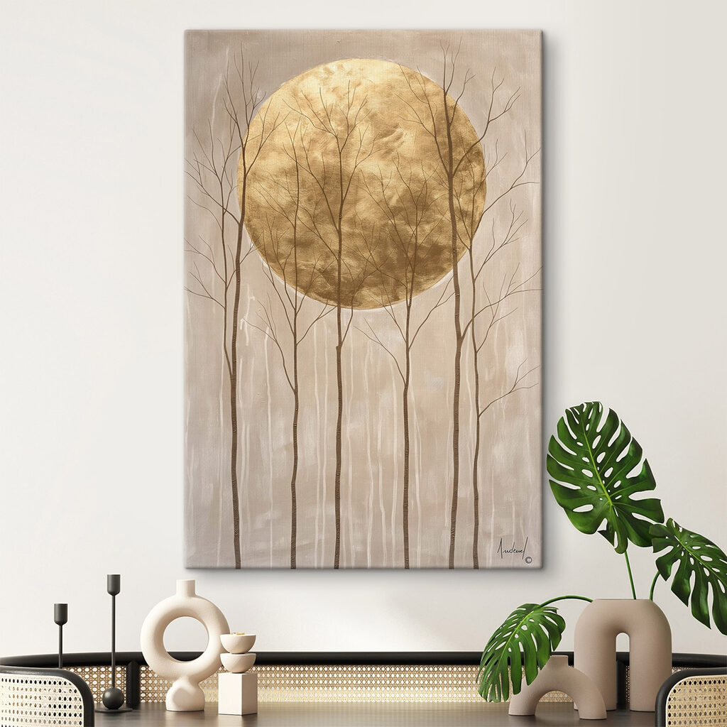 Rami spogli e luna in un ambiente