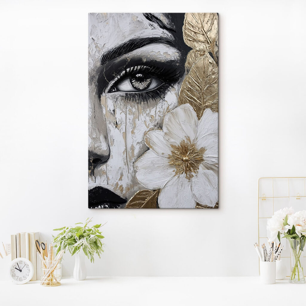 Occhio grigio tra fiori in un ambiente