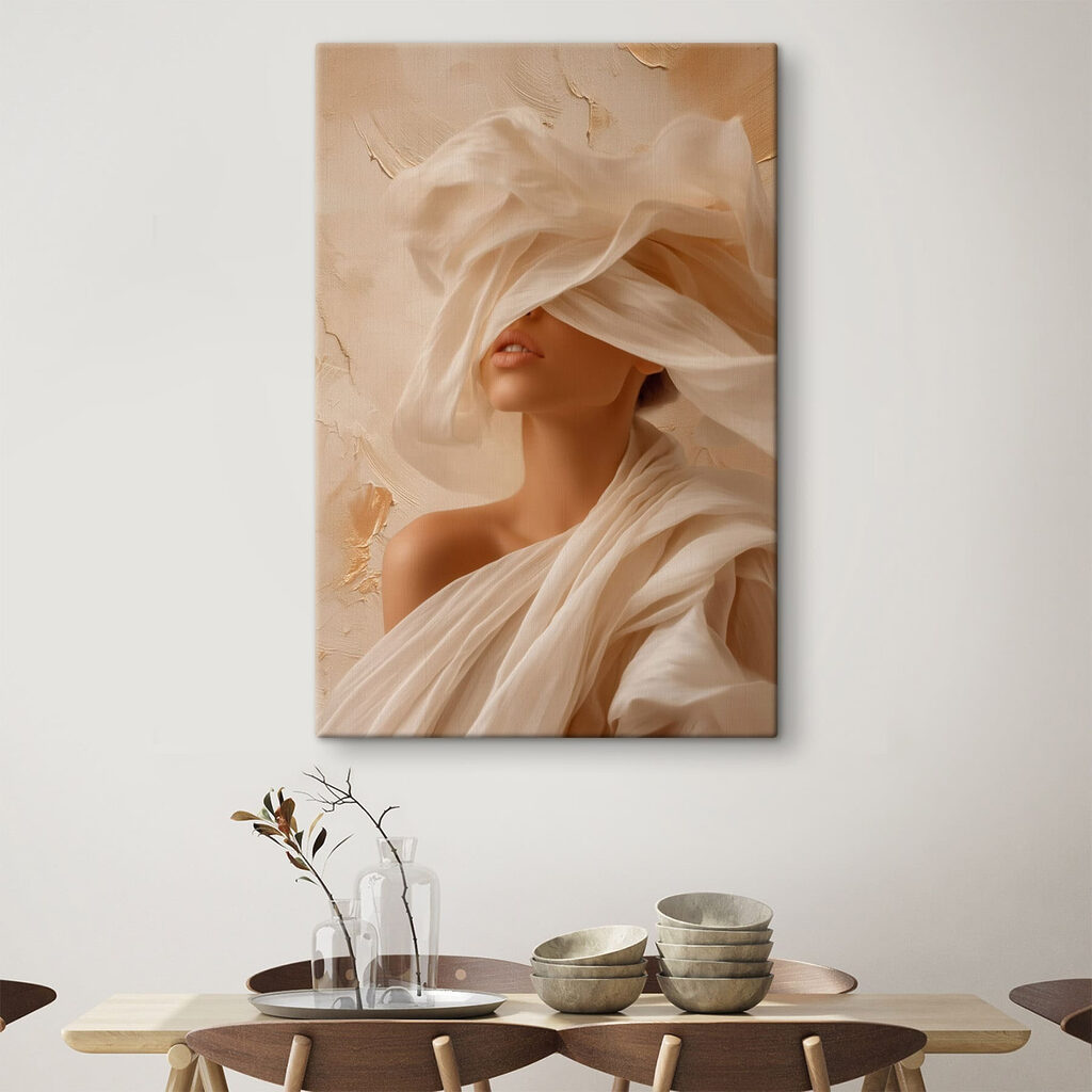 Donna tra veli crema — ambiente 3