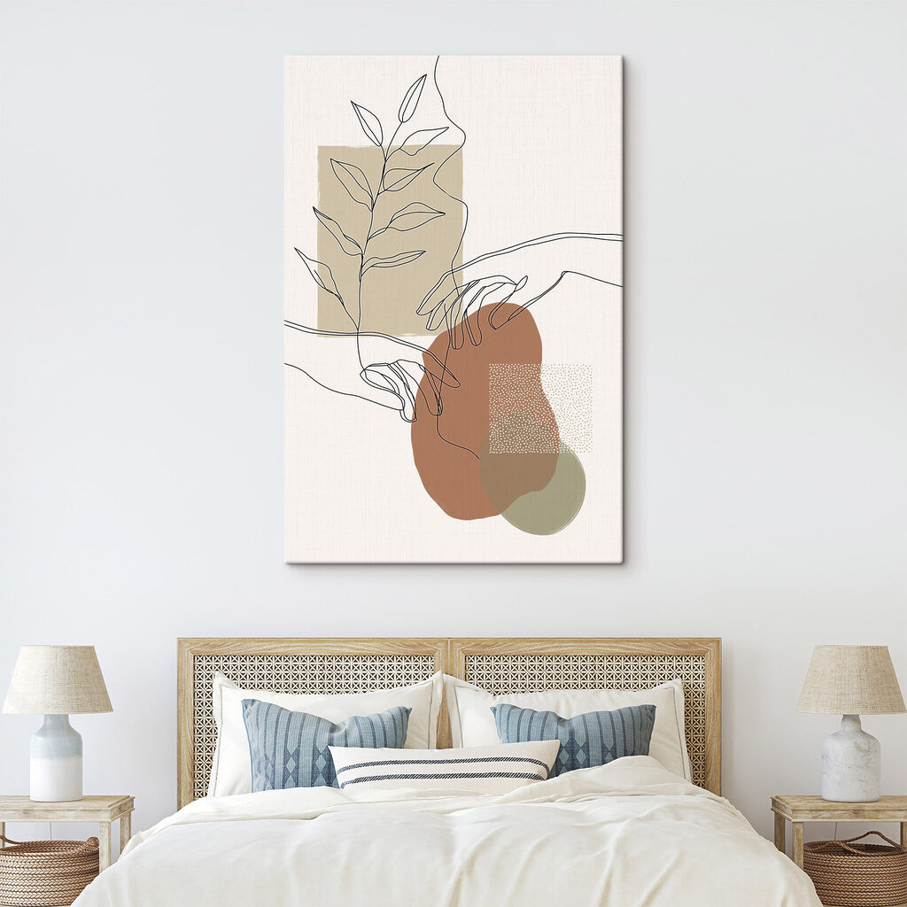 Mano tra forme terracotta — ambiente 2