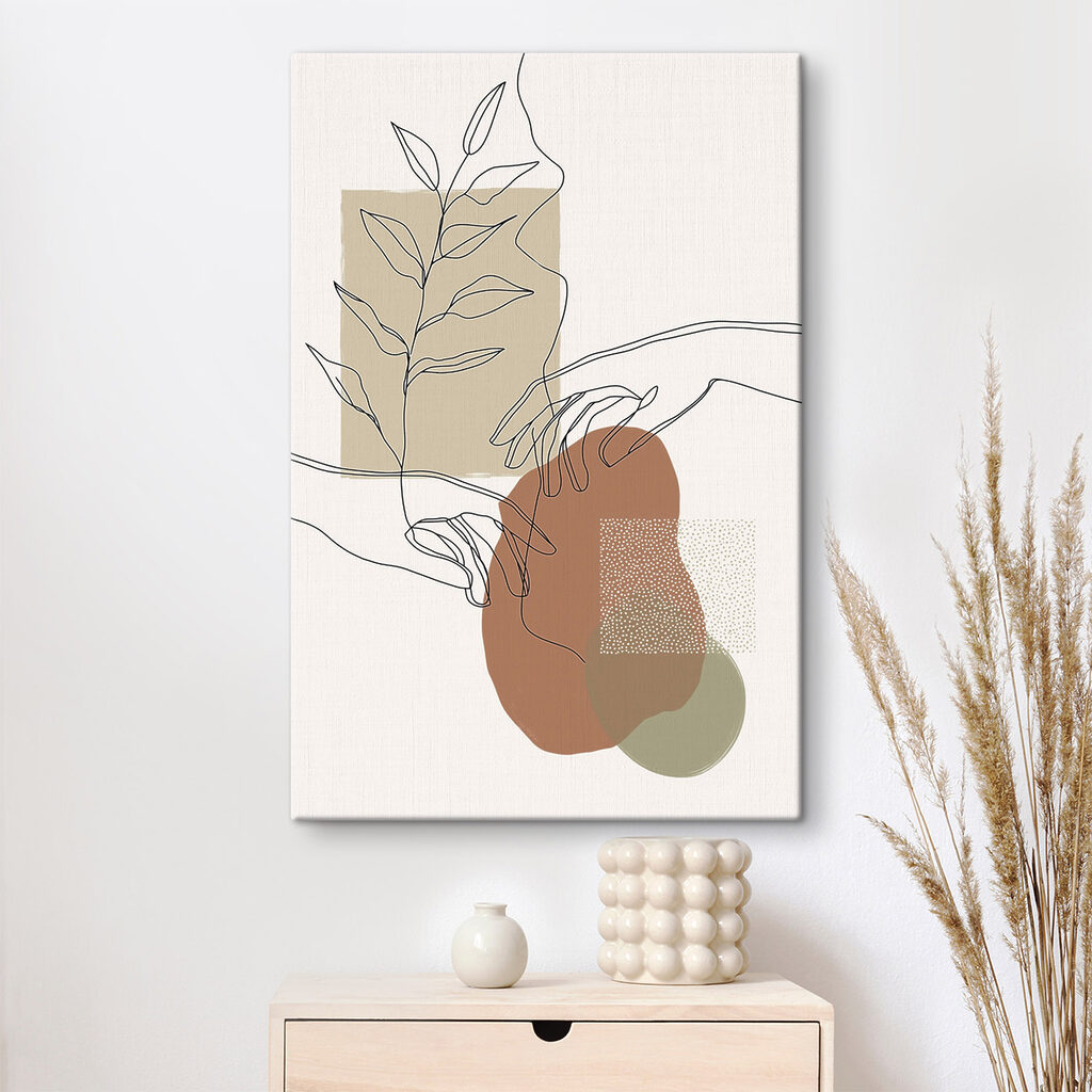Mano tra forme terracotta — ambiente 1