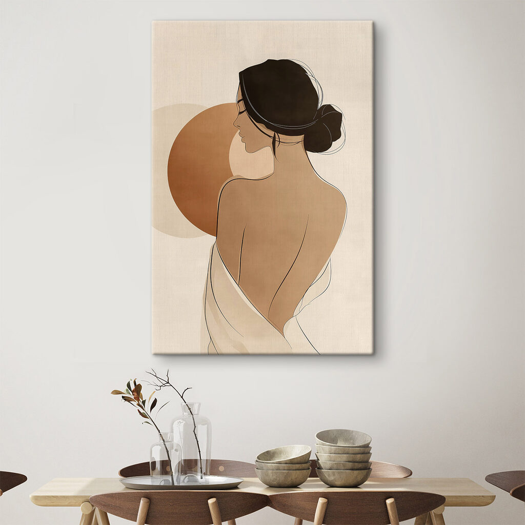 Donna di spalle in un ambiente