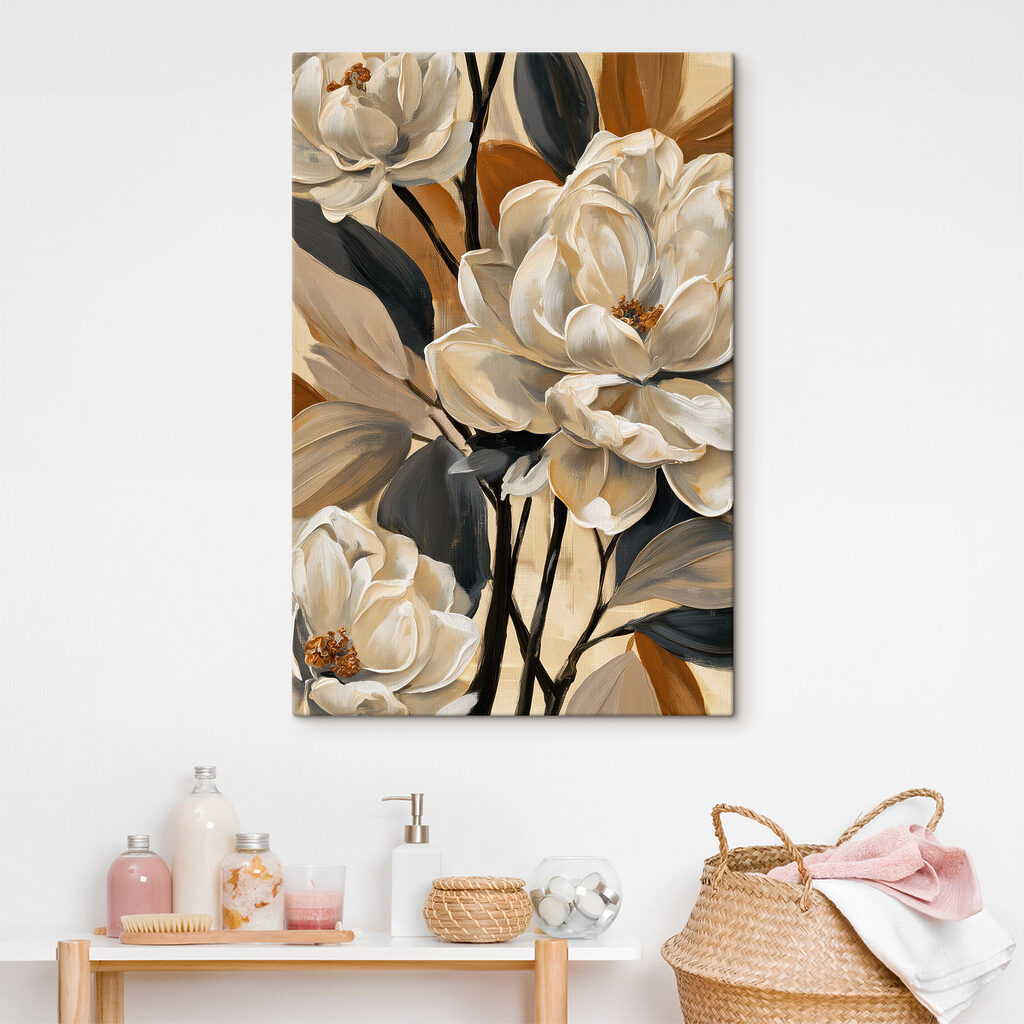 Fiori bianchi tra ocra in un ambiente