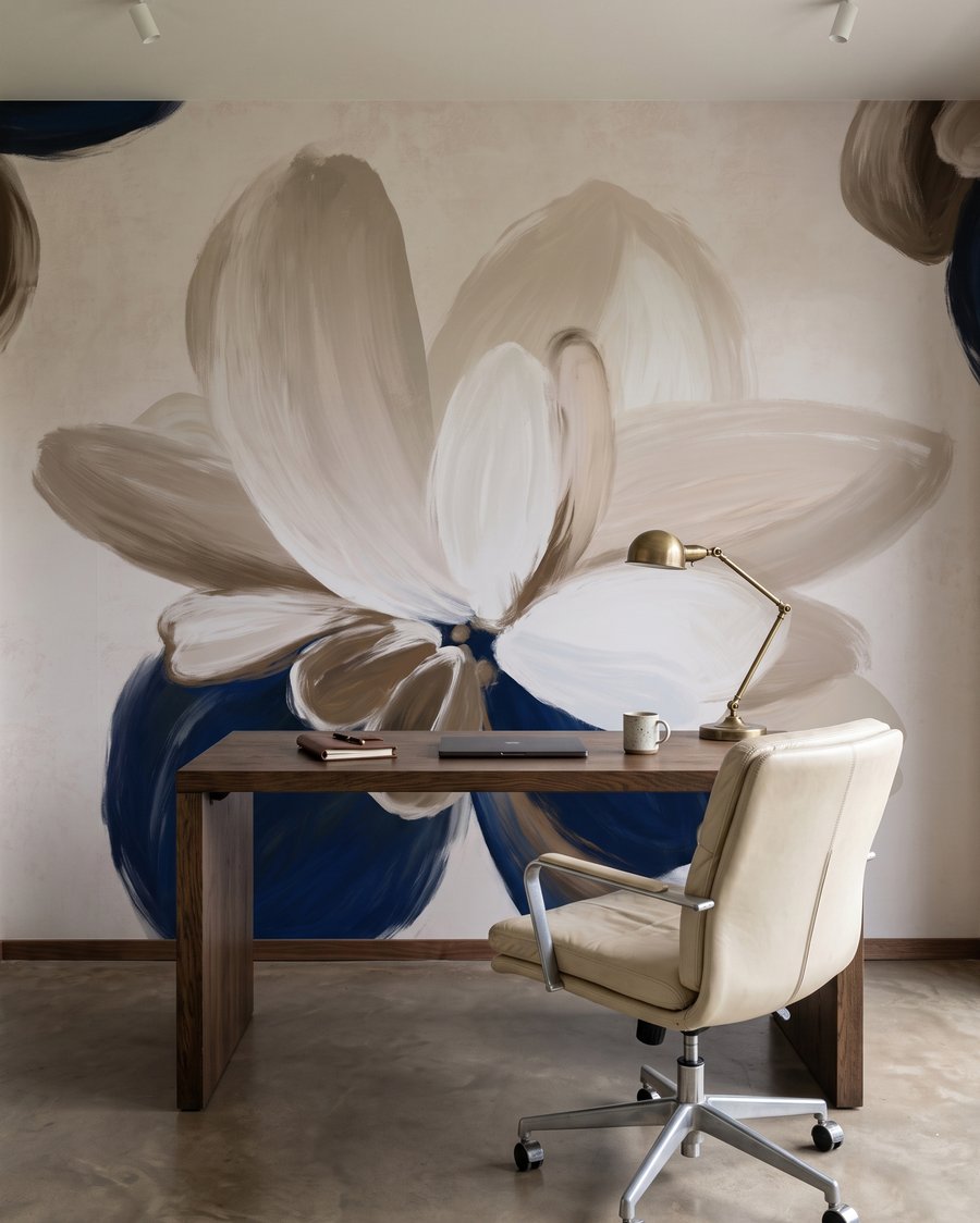 Petali chiari su indaco — ambiente 6
