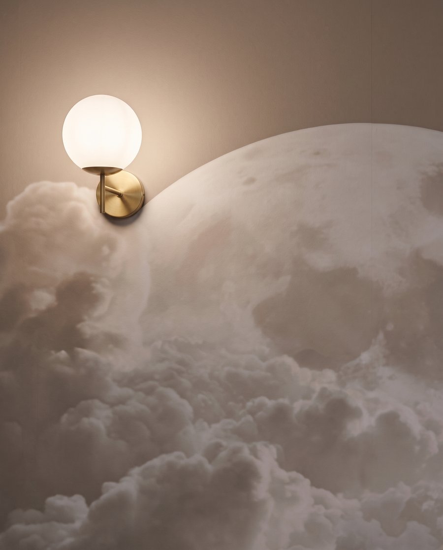 Luna piena sulle nuvole — dettaglio