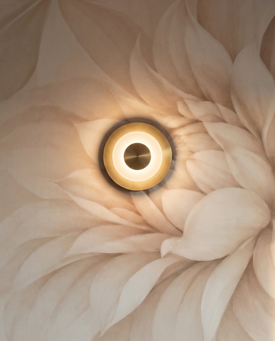 Grandi fiori ai bordi — dettaglio