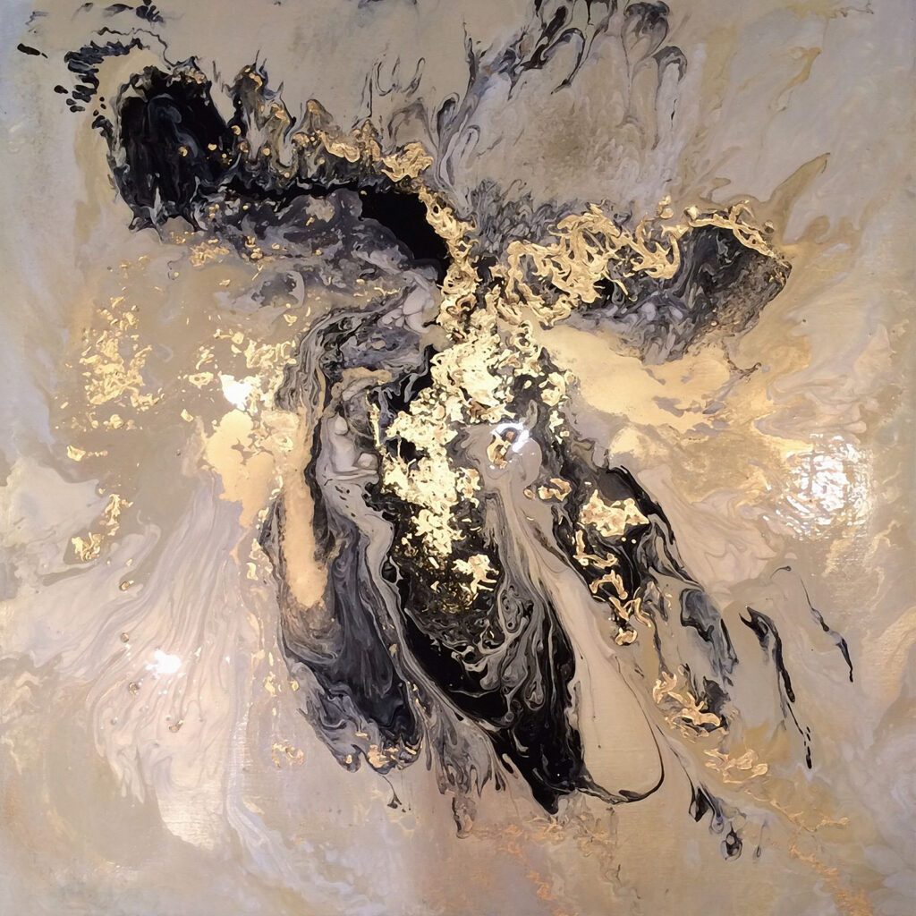 Vernice scura, spruzzi d’oro — design completo