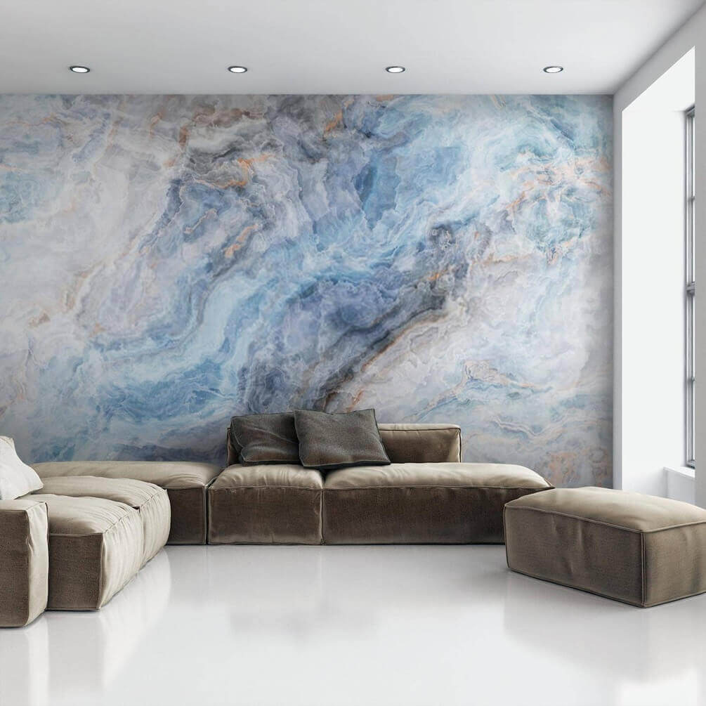 Venature blu su bianco in un ambiente