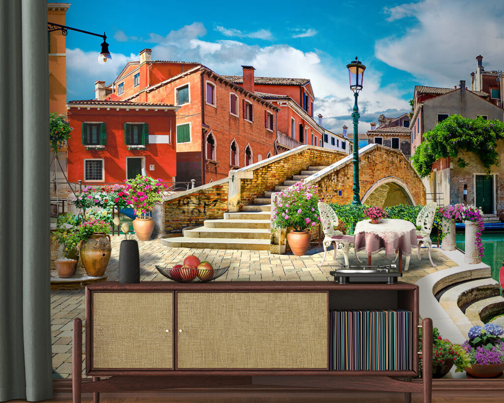 Piazza fiorita sul canale — ambiente 1
