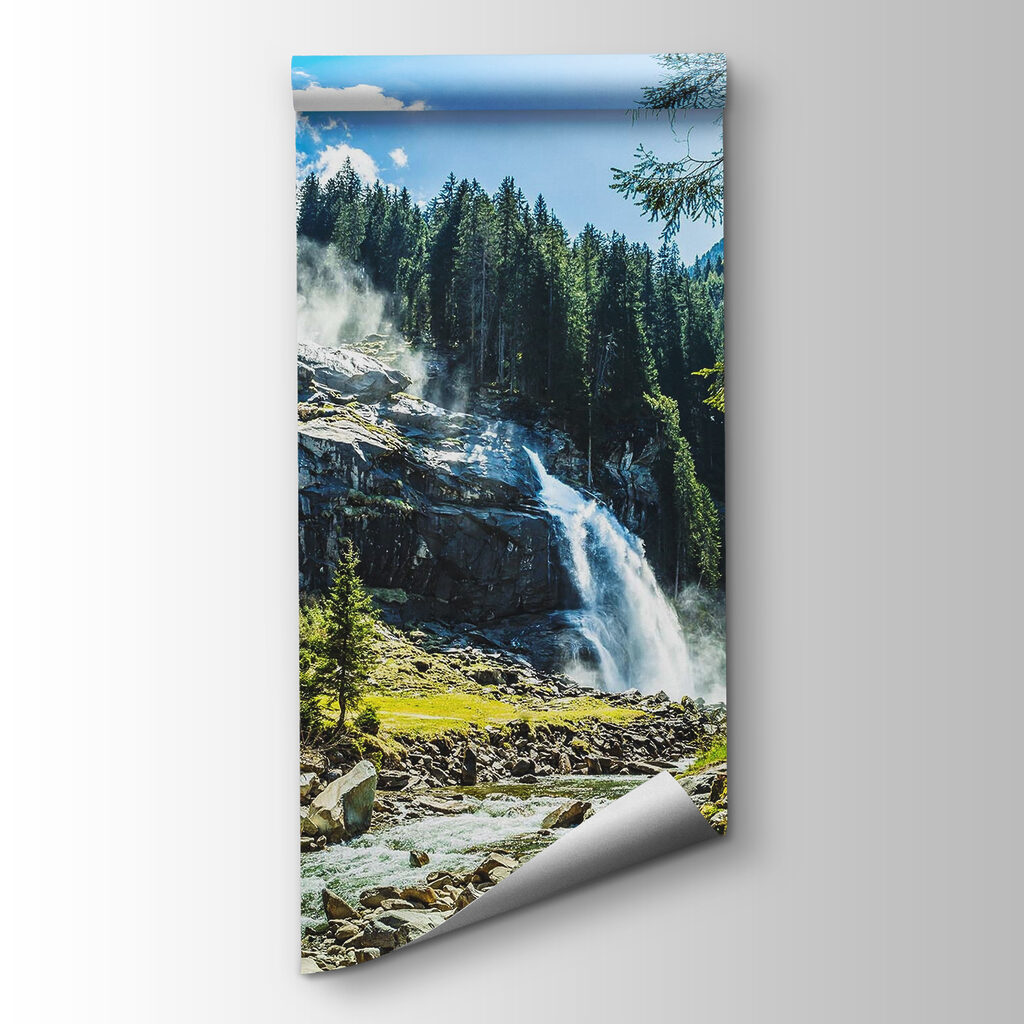 Cascata tra pini soleggiati — vista del prodotto
