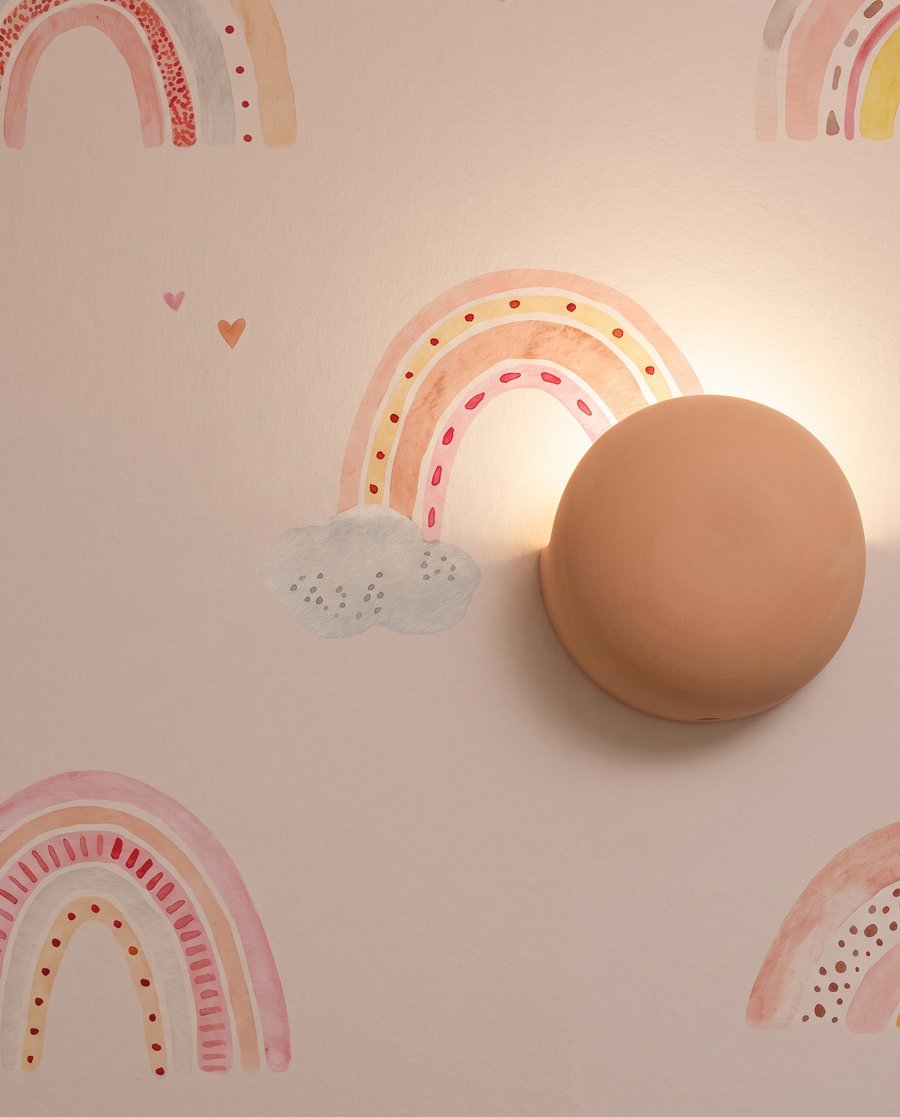 Piccoli arcobaleni su rosa — dettaglio