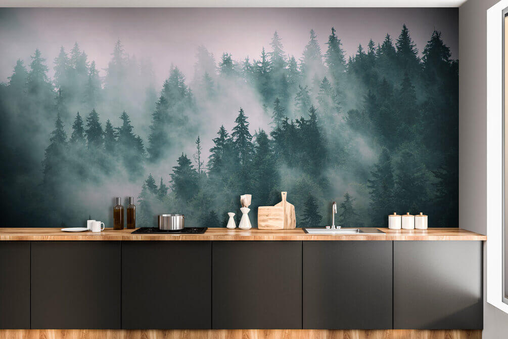 Pini nella nebbia rosata — ambiente 1