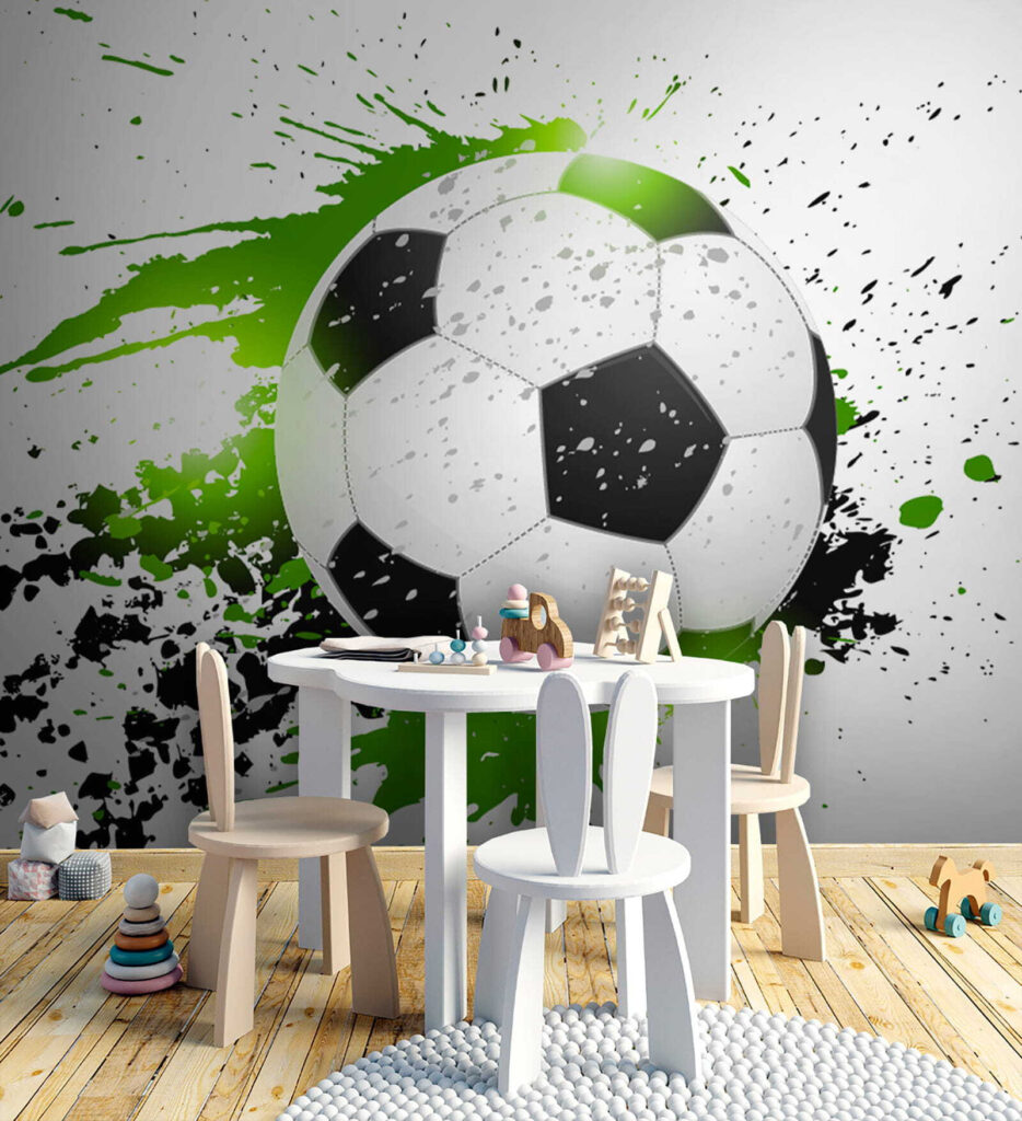 Pallone tra schizzi verdi in un ambiente