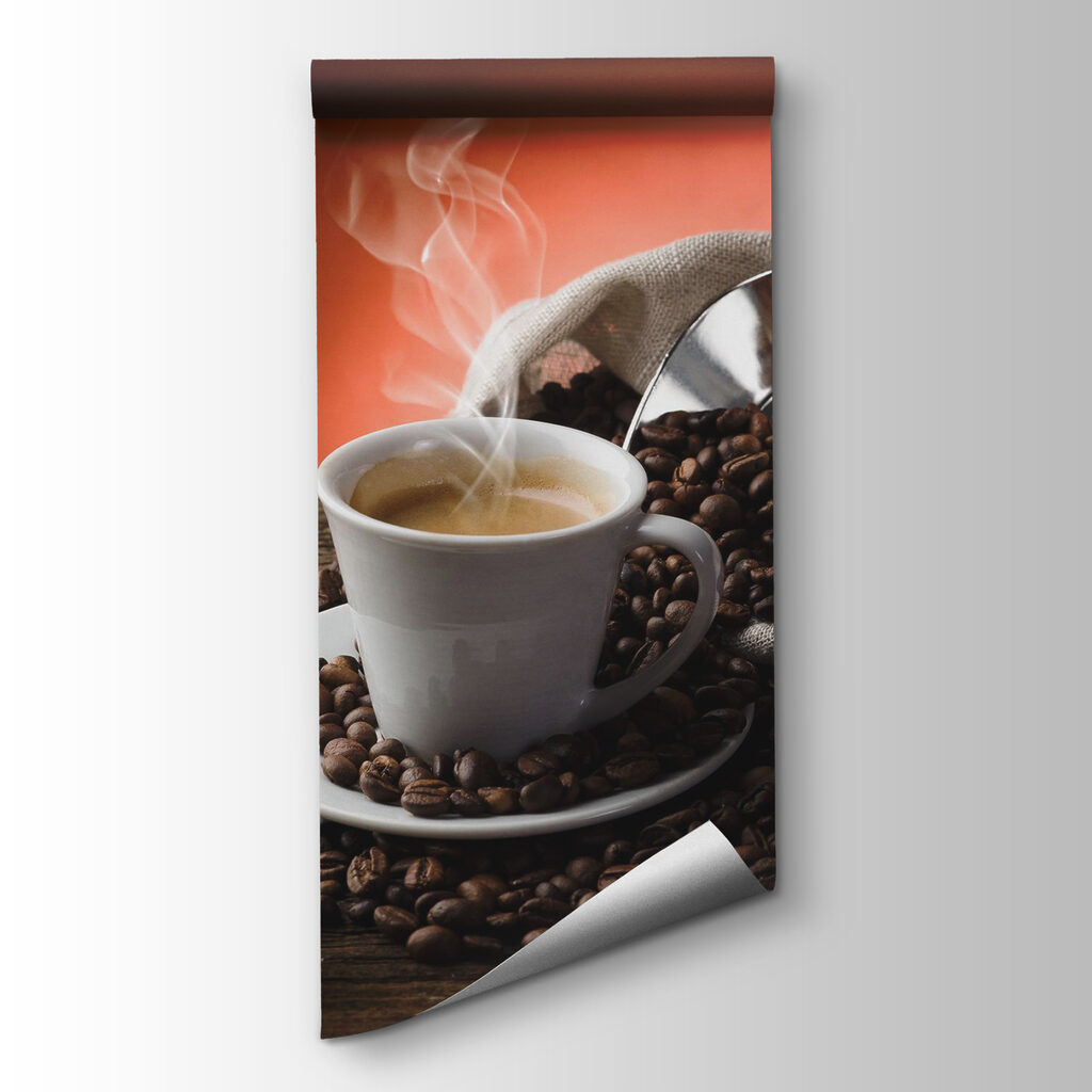 Caffè fumante tra chicchi — vista del prodotto