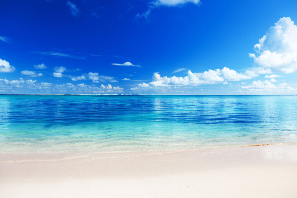 Spiaggia in blu intenso — design completo