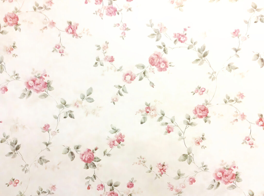 Rose su bianco crema — design completo
