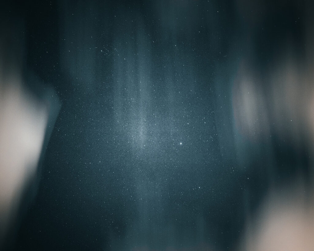 Luce nella nebbia blu — design completo