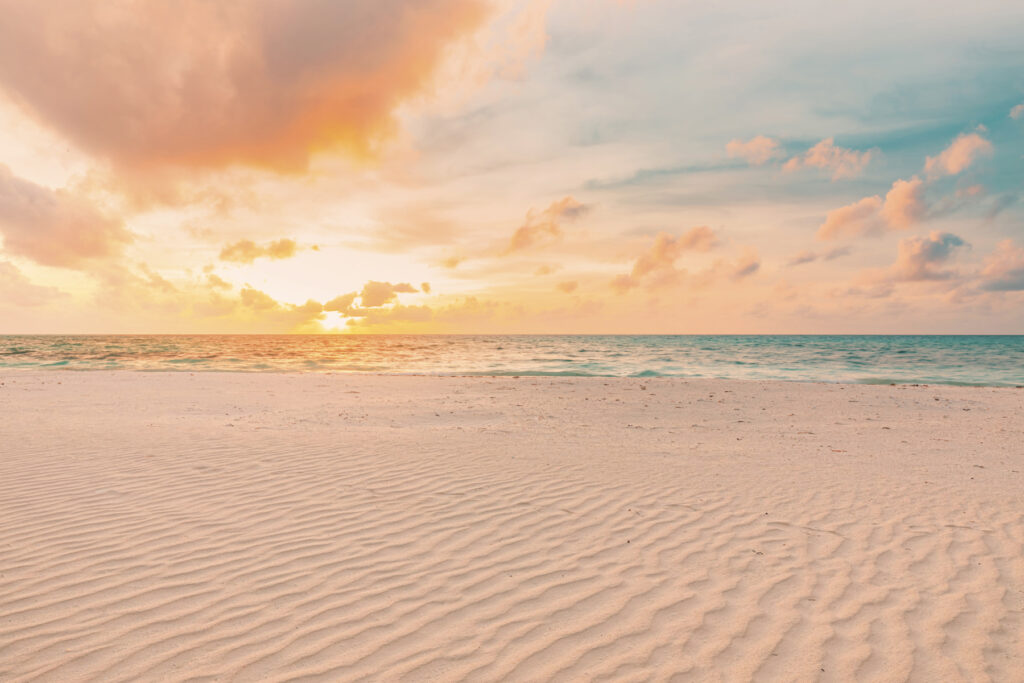 Sabbia ondulata al tramonto — design completo