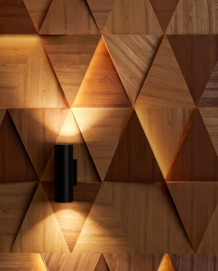 Triangoli di luce ambrata — dettaglio
