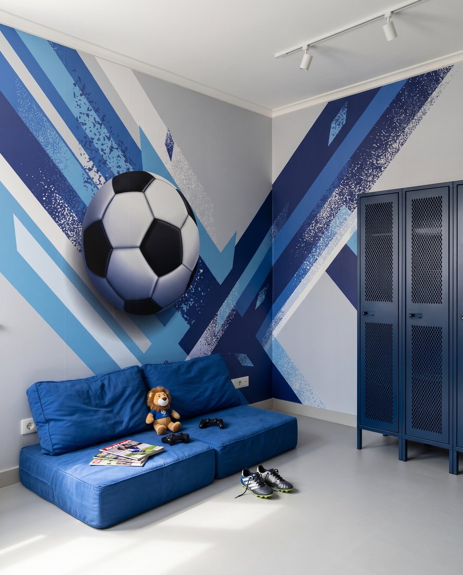 Pallone tra strisce diagonali in un ambiente