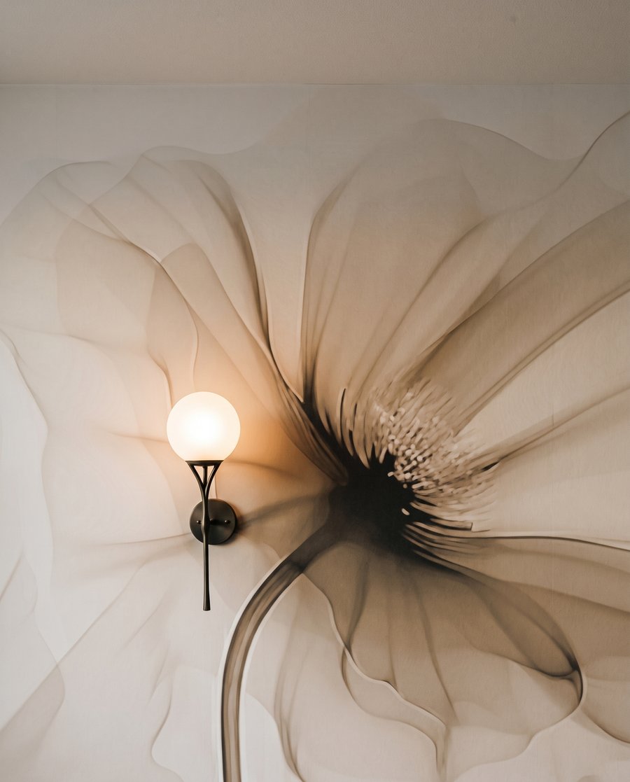 Fiori trasparenti sugli steli — dettaglio