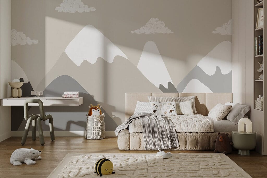 Montagne innevate e nuvole in un ambiente