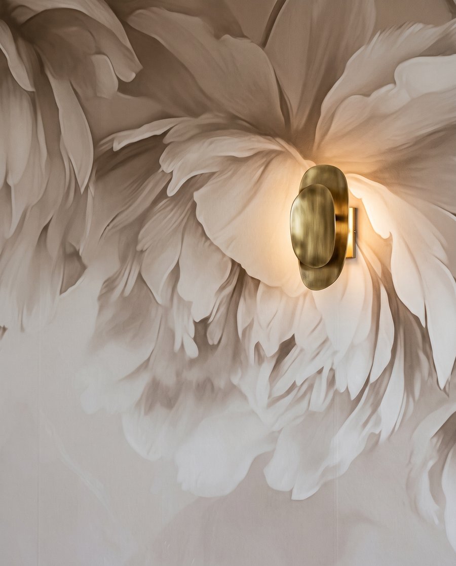 Grandi fiori color crema — dettaglio