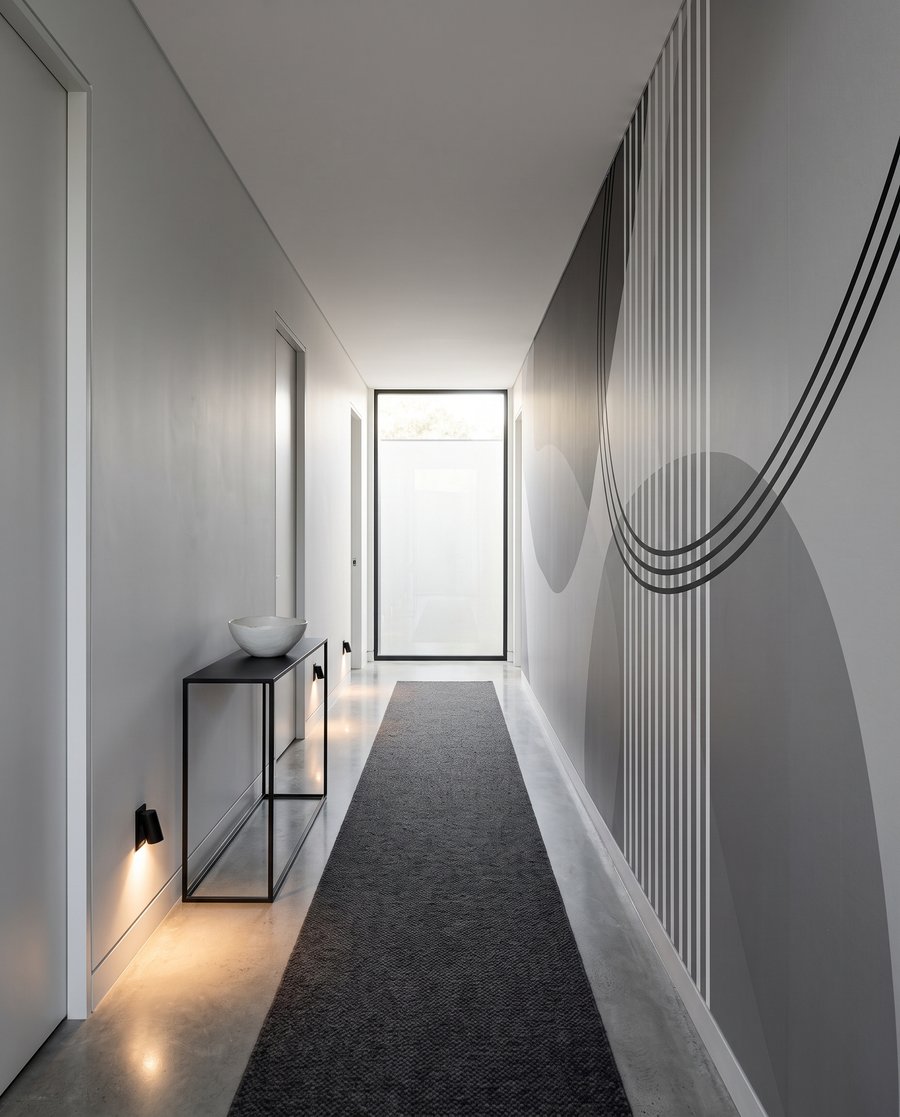 Forme curve con linee in un ambiente